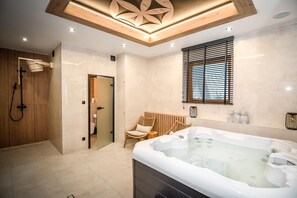 Indoor spa tub - Willa u Anusia Jacuzzi & Sauna (Zakopane)