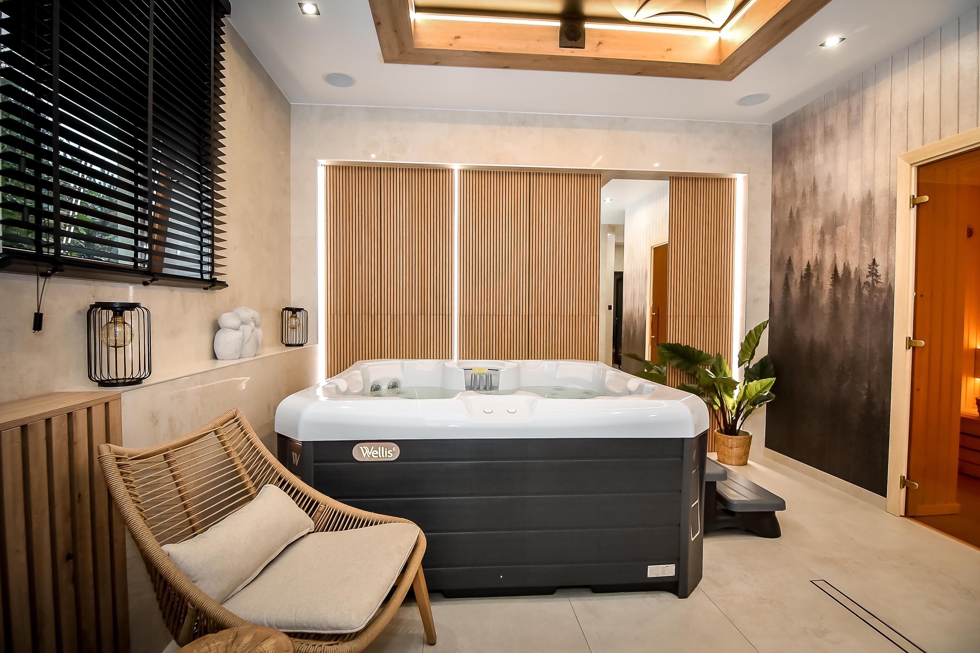 Indoor spa tub