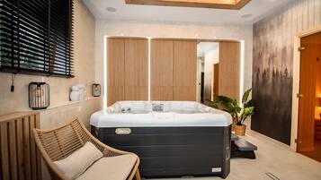 Indoor spa tub
