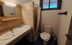 Douche, serviettes fournies