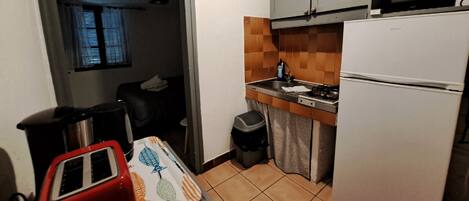 Fridge, coffee/tea maker, toaster
