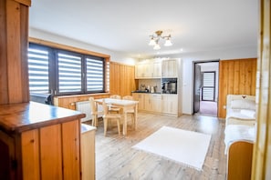 Deluxe Apartment (nr 3) | Blackout curtains, iron/ironing board, free WiFi, bed sheets - Willa u Zwijacza (Zakopane)