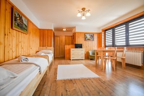 Deluxe Apartment (nr 3) | Blackout curtains, iron/ironing board, free WiFi, bed sheets - Willa u Zwijacza (Zakopane)