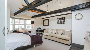 Apartment, 1 Double Bed | Desk, iron/ironing board, free WiFi, bed sheets