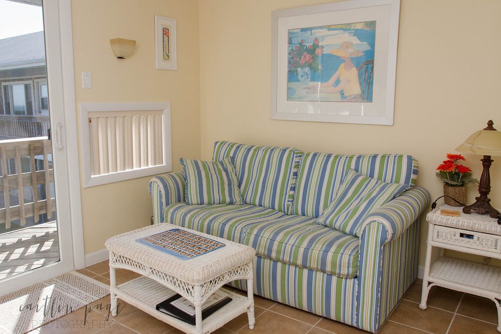 Classic Apartment, 1 Queen Bed | Living room | Flat-screen TV