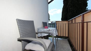 Estudio, balcón | Terraza o patio