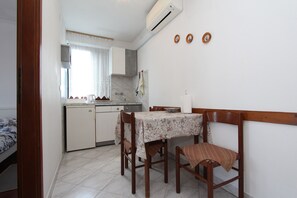 Apartment, 2 Bedrooms, Balcony, Garden View | Private kitchen | Fridge, stovetop, coffee/tea maker, electric kettle