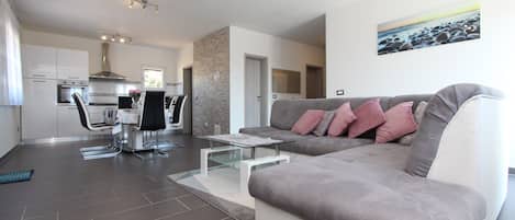 Apartment, 3 Schlafzimmer | Wohnbereich