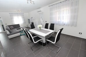 Apartment, 3 Bedrooms | Living area