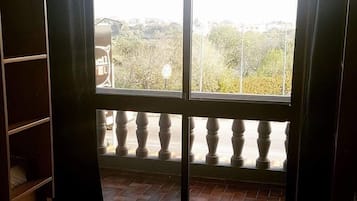 Bed in a Shared Mixed Dormitory (1) | Vista dalla camera