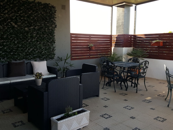 Terrace/patio - Almancil Hostel (Loulé)