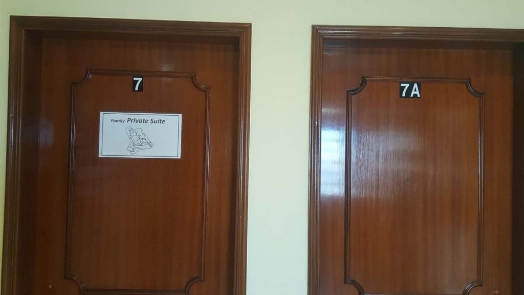 Dos puertas de madera con los números 7 y 7A, una de ellas identificada como 'Family Private Suite'.