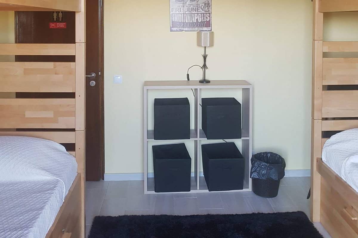 Bed in a Shared Mixed Dormitory (1) | Free WiFi, bed sheets