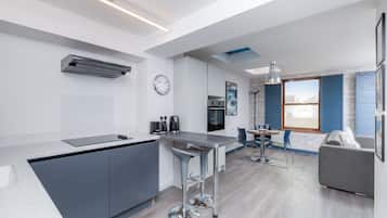 Studio, 1 lit double et 1 canapé-lit | Cuisine privée | Réfrigérateur, four à micro-ondes, un four, surface de cuisson