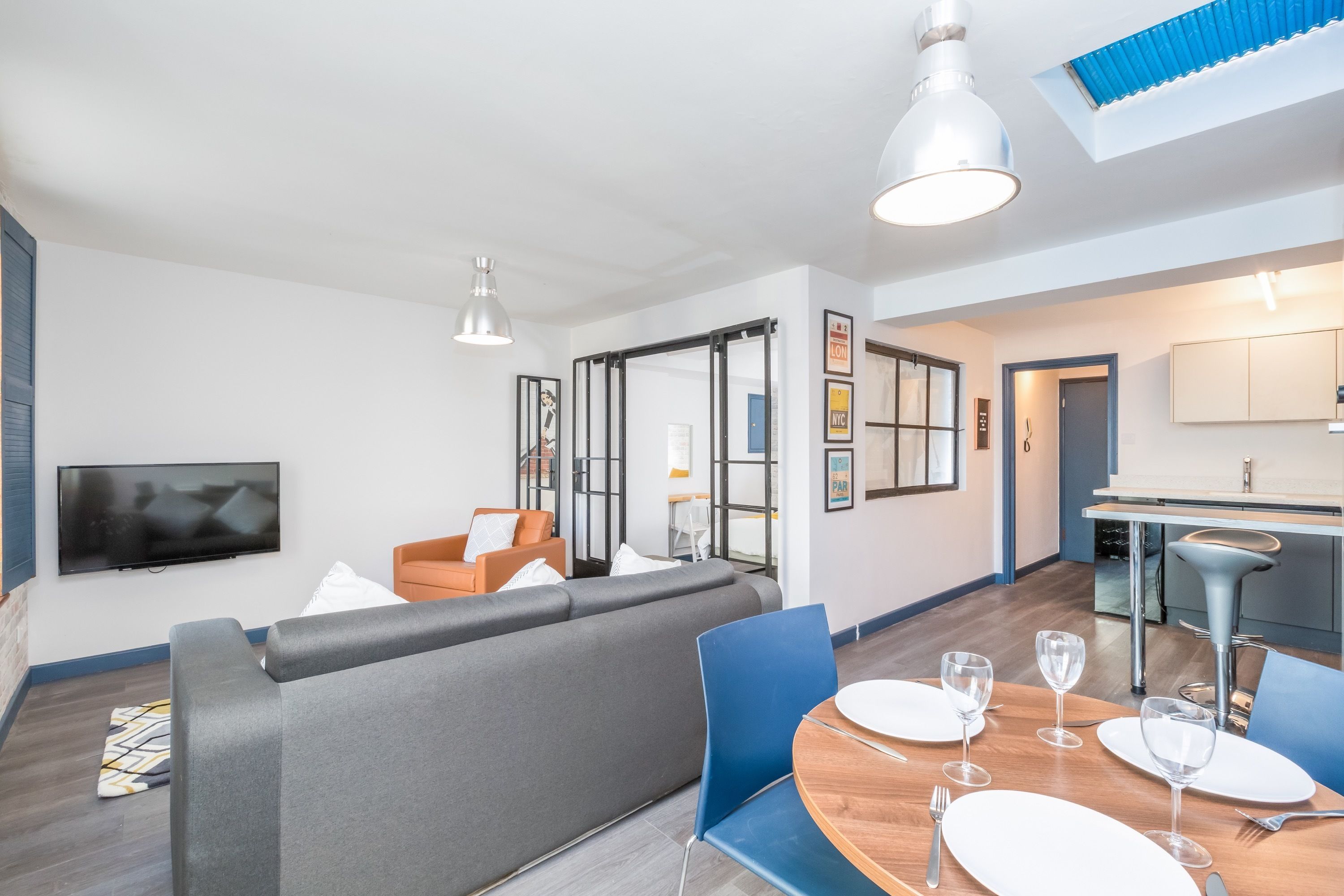 スタジオ ダブルベッド 1 台ソファーベッド付き | リビング エリア | 薄型テレビ