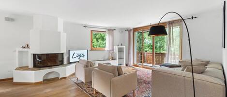 TV, fireplace, table tennis, stereo