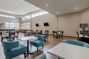 Desayuno continental gratuito y diario