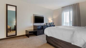 Standard Room, 1 King Bed, Non Smoking | Free WiFi, bed sheets