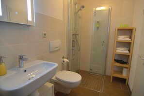 مجففات شعر، مناشف، صاب ون، شامبو