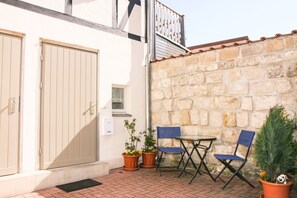 تناول الطعام بالخارج