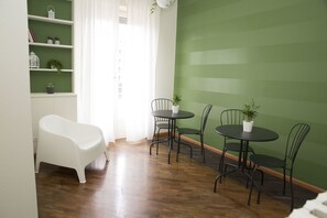 Tägliches inbegriffenes einheimisches Frühstück