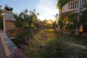 Garden - Ina Apartments (Zadar)