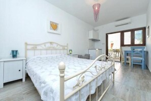 Monolocale Superior | Con stile personalizzato, con arredamento individuale, una scrivania