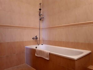 Comfort Apartment, 1 Queen Bed with Sofa bed, Valley View | Bathroom - Sienkiewicza10 (Lomza)