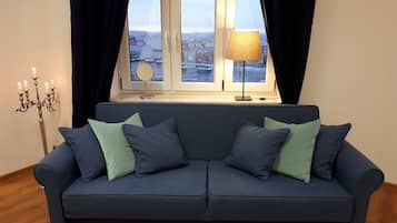 Comfort Apartment, 1 Queen Bed with Sofa bed, Valley View | Living room | TV