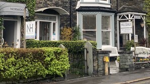 A stone building with multiple windows, a sign for Norwood House, and a Hillsdale Bed & Breakfast sign. - Hillsdale in Ambleside (Ambleside)