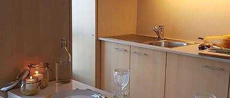 Réfrigérateur, micro-ondes, four, grille-pain