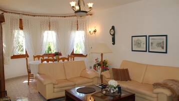 Televisie en een open haard