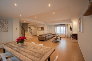 Interior - RONDA HOME, BEAUTIFUL MODERN HOUSE + WIFI (Ronda)