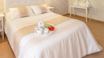 3 slaapkamers, een strijkplank/strijkijzer, gratis wifi, beddengoed