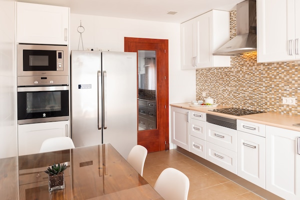 Frigorífic, microones, forn i placa de cuina