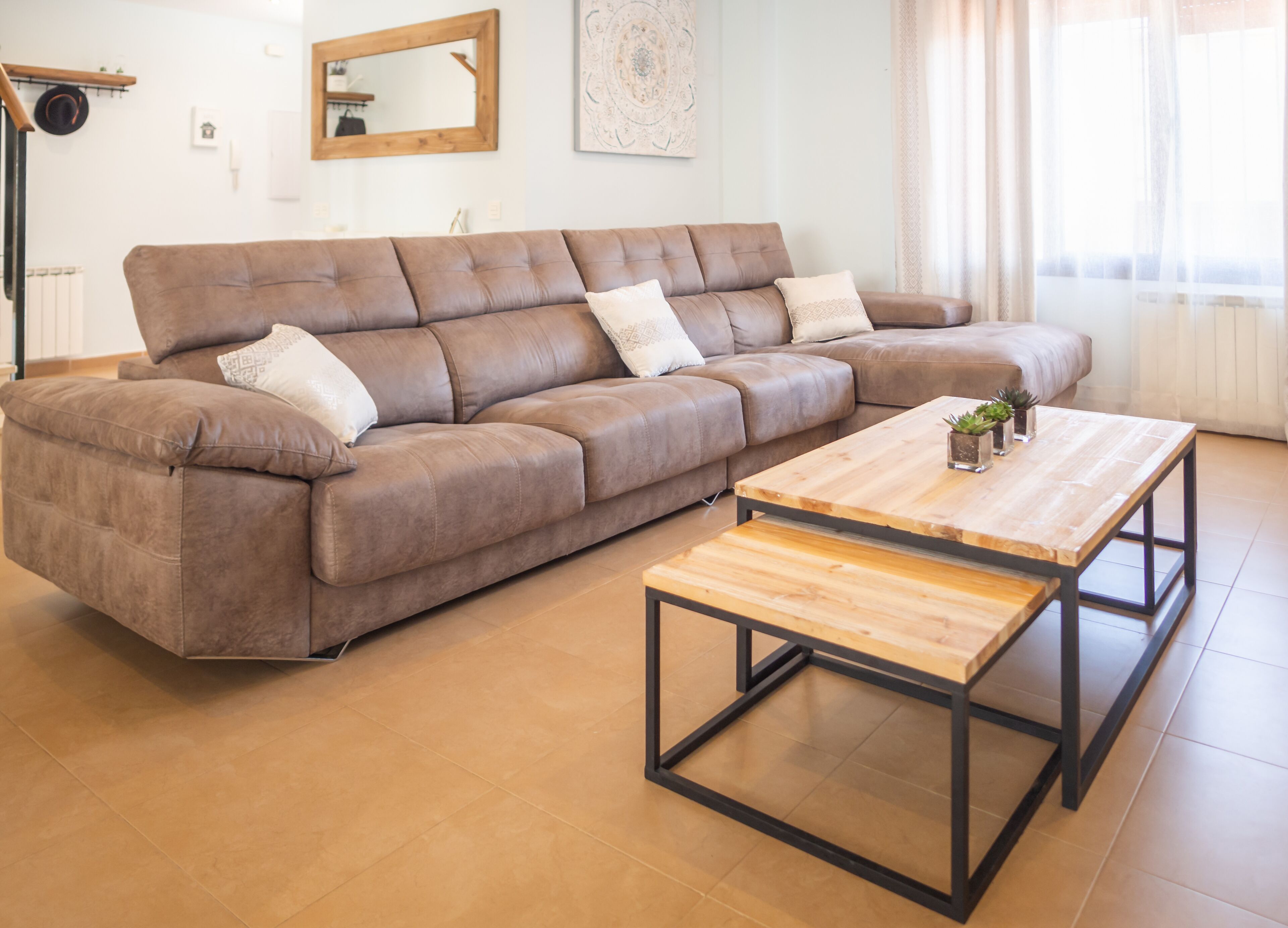 Een smart-tv en een open haard