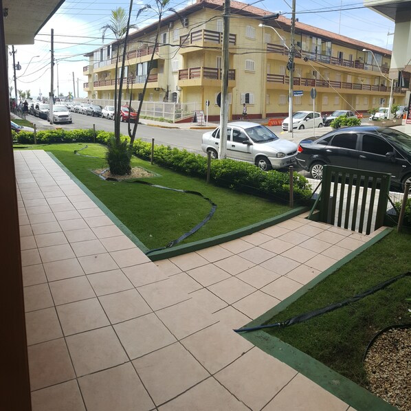 المنطقة المحيطة بالمنشأة