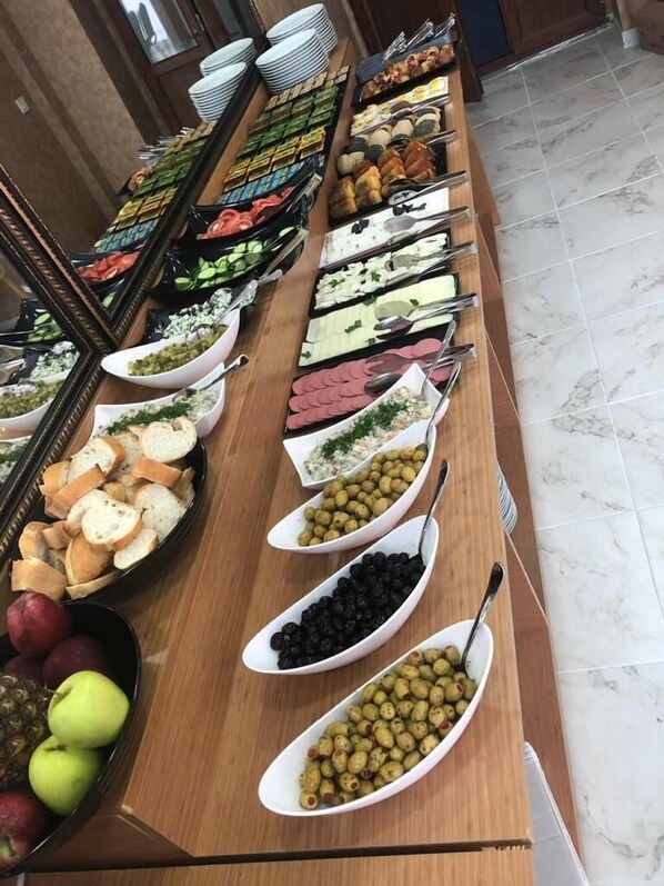 Free daily buffet breakfast - Hotel Aksaray (Istanbul)