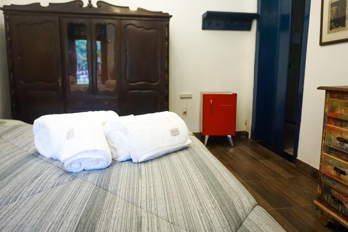 2 bedrooms, premium bedding, down duvets, Select Comfort beds