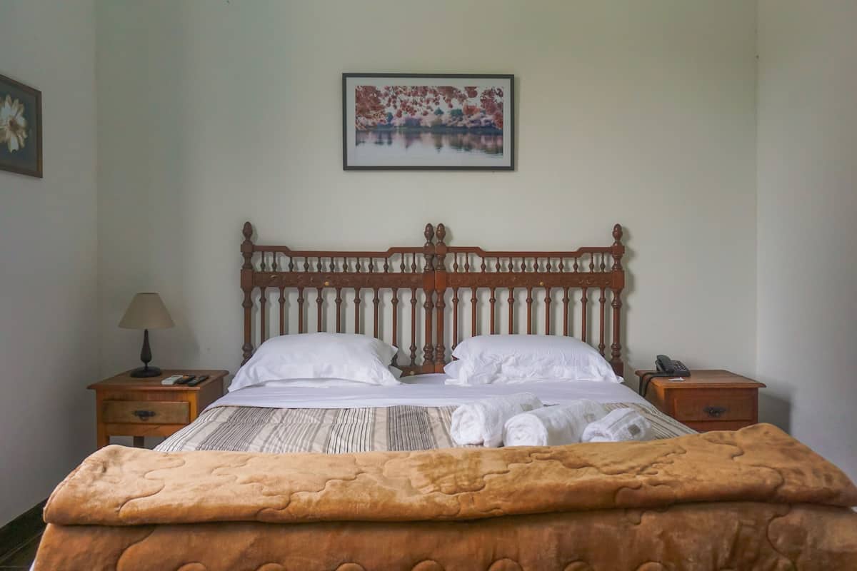 2 bedrooms, premium bedding, down duvets, Select Comfort beds