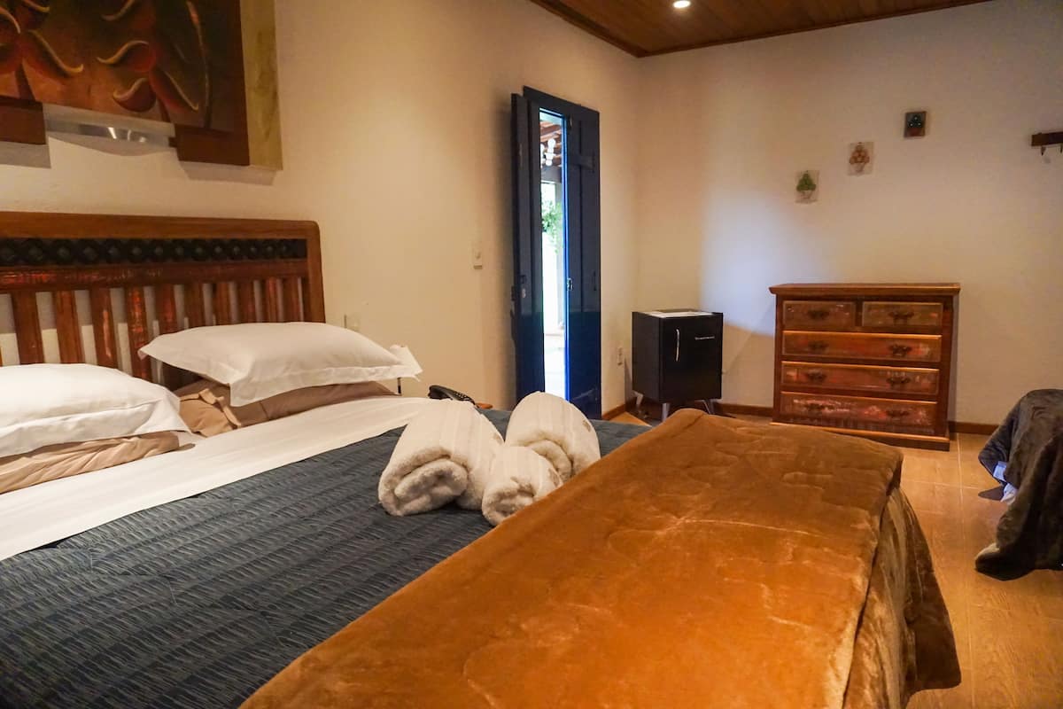 2 bedrooms, premium bedding, down duvets, Select Comfort beds