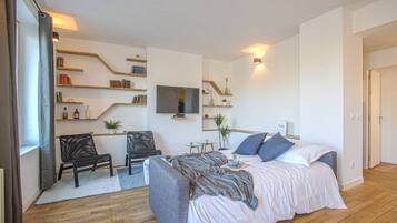 2 bedrooms, iron/ironing board, WiFi, bed sheets