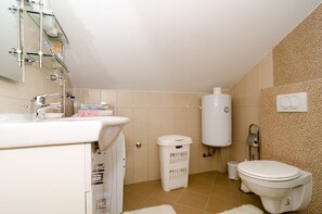 华丽公寓, 1 张特大床, 海景 | 浴室 | 毛巾