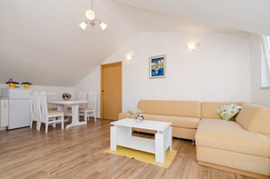 华丽公寓, 1 张特大床, 海景 | 起居区