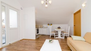 Deluxe Apartment, 1 King Bed, Sea View | In-room dining - Apartments Bozica (Dubrovnik)
