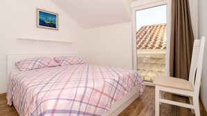 Deluxe Apartment, 1 King Bed, Sea View | Blackout curtains, iron/ironing board, rollaway beds, free WiFi - Apartments Bozica (Dubrovnik)