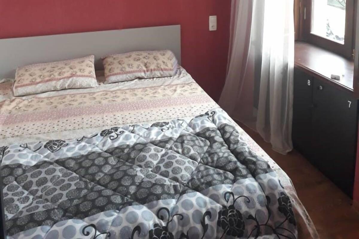 Habitación doble Deluxe, 1 cama matrimonial, vista a la ciudad | Camas extra