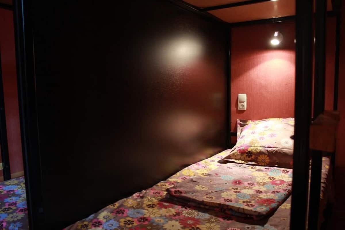 Dormitorio compartido económico, varias camas | Tabla de planchar con plancha y wifi gratis