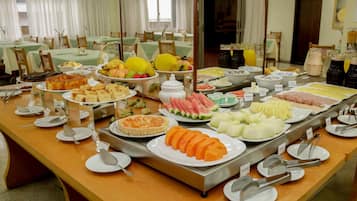 Desayuno bufé gratuito y diario