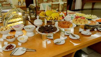 Sudah termasuk sarapan prasmanan setiap hari